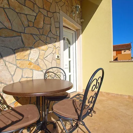 Apartament Damira 1017 *